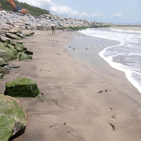 Abuesi Beach Resort Sekondi-Takoradi Eksteriør billede